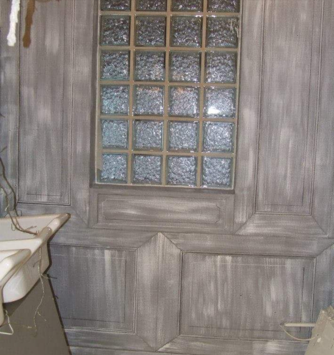 Panneaux de bois et moulures en trompe l'oeil